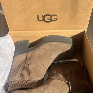 UGG moxy chelsea boot sz 9 39 brown suede